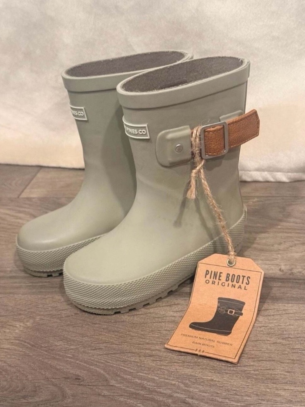 Three Pines co. From Nordstrom rain boots fossil size 2 big kids unisex NIB